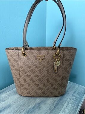 NWOT GUESS Brown Logo Noelle Small Elite Tote Bag